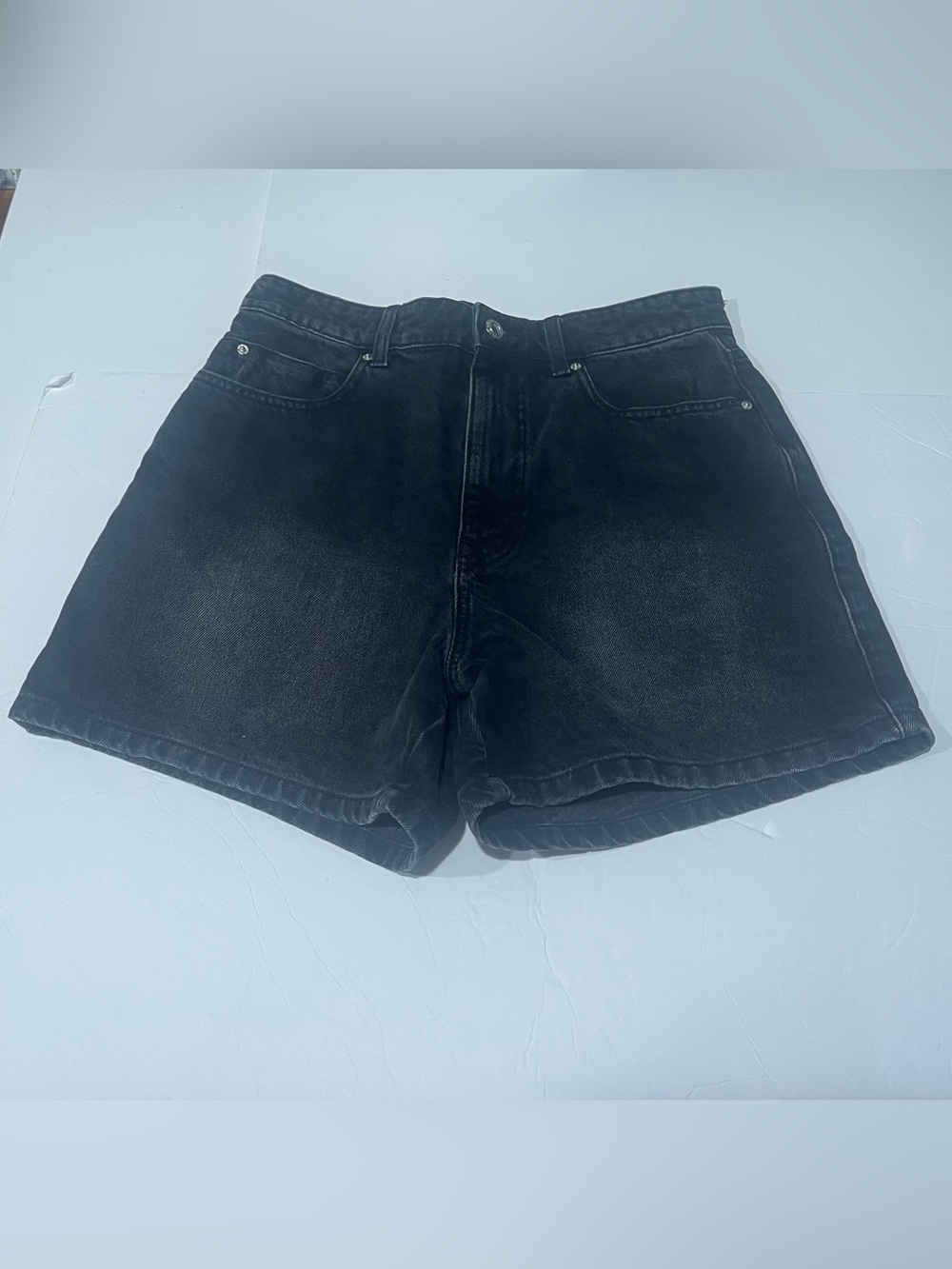 Zara sz 8 distressed mom Classic High-Rise Black Denim Shorts